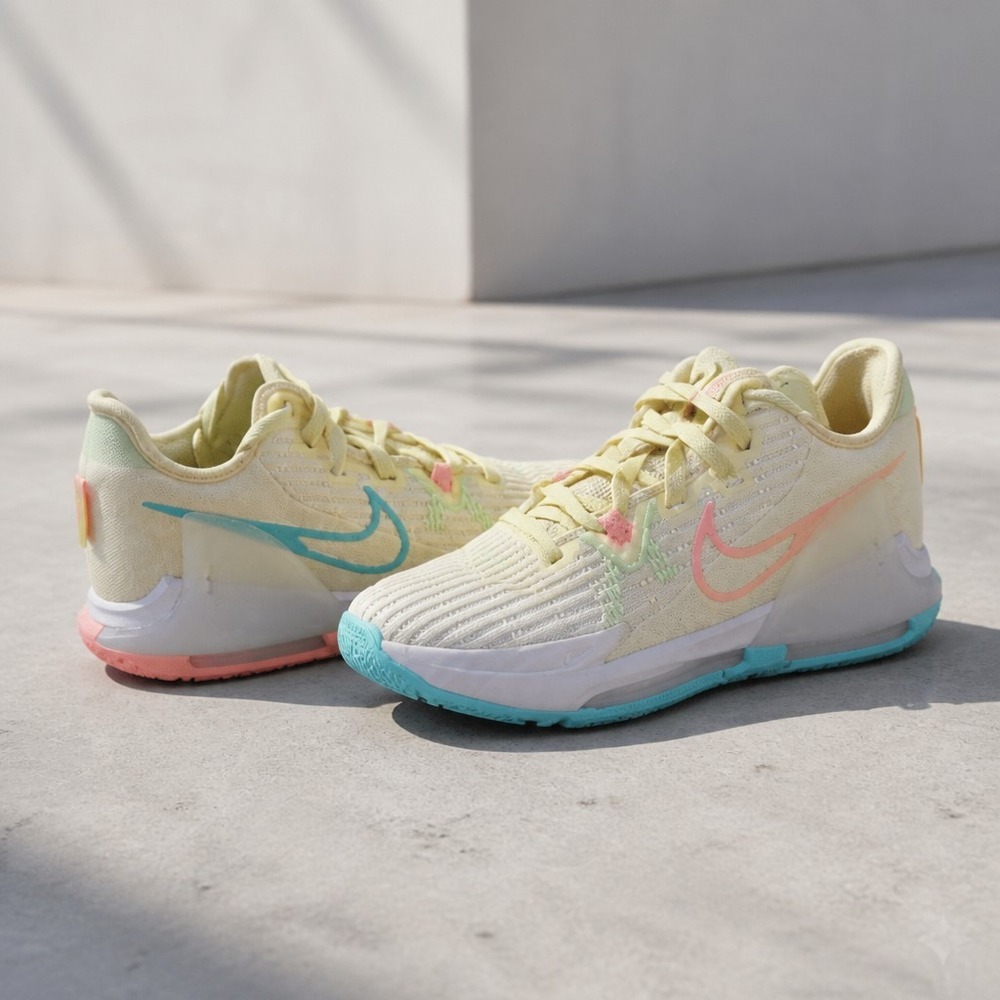 Nike LeBron Witness 7 Basketball Shoes Pale Ivory Coral Chalk 5Y One Small Flaw